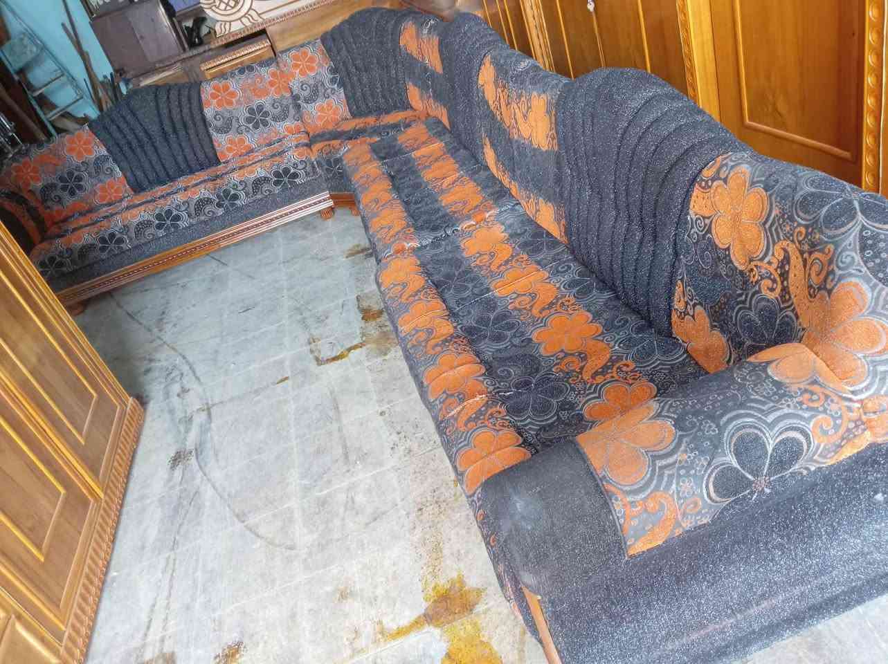 ديوان ٧متر ٤قطع شغل الموصل ثقيل ونظيف السعر ١٤٠ قفل تواصل خاص ***********
