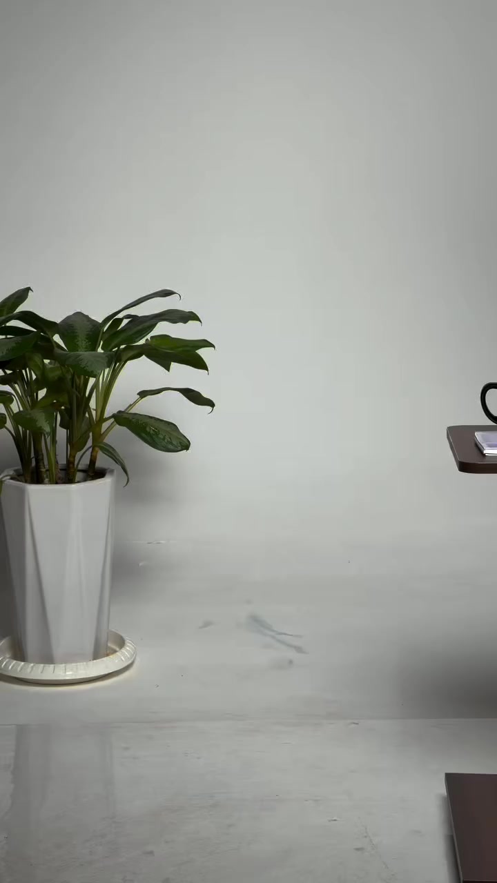 اذكر الله +صلي على النبي 🔥🤍
افحص اي طلب مني قبل لاتستلم لضمان حقك لان حقك يهمنا✨🔥

طاولة جانبية متحركة Bihart موديل YSL265 بعجلات

• طاولة جانبية عملية من Bihart بتصميم بسيط مناسب للاستخدام بجانب الأريكة أو السرير أو في المساحات الصغيرة.

• تصميم مكوّن من سطحين خشبيين بلون بني مع هيكل معدني أسود منحني يمنحها مظهراً عصرياً.

• قاعدة مزودة بعجلات تساعد على تحريك الطاولة بسهولة من مكان لآخر.

• سطح علوي مناسب لوضع الأغراض اليومية مثل الهاتف، الكتب أو المشروبات.

• تصميم مدمج يوفر استخداماً عملياً دون أخذ مساحة كبيرة.

• هيكل معدني مع قاعدة ثابتة لثبات أفضل أثناء الاستخدام.

• العلامة التجارية: Bihart
• نوع المنتج: طاولة جانبية (Side Table)
• الموديل: YSL265
• الأبعاد المكتوبة على العلبة: 40 × 30 × 66 سم
• القاعدة: مزودة بعجلات
السعر25 الف والتوصيل مجاني لجميع محافظات العراق
🔥🔥🔥🔥🔥
#طاولات #طاولات_متحركة #ديكورات_داخليه_تصاميم_افكار_افكار_للمنزل_ديكور_اثاث_افكار_للتأثيث_decor_like_ #العراق #اكسبلور_explore


**إذا كنت صاحب هذا الإعلان وتريد حذفه لأي سبب، رجاءا أرسل رسالة إلى الدعم الفني**