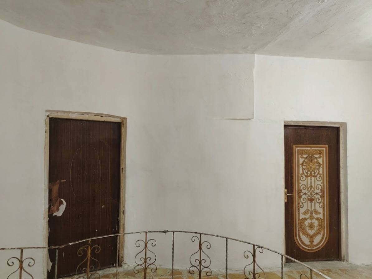 السلام عليكم ورحمة الله وبركاته
🏡 دار سكنية للبيع في منطقة البلديات – اليوان (المربع الذهبي)

تتكون الدار من:
✅ 3 غرف نوم
✅ صالة استقبال واسعة
✅ مطبخ
✅ 4 صحيات
✅ غرفة إضافية غير مبنية حالياً يمكن استغلالها مستقبلاً حسب الرغبة

📏 مساحة الدار: 140 متر مربع

موقع مميز وهادئ ضمن منطقة البلديات – اليوان (المربع الذهبي)، وقريب من الخدمات الأساسية.

📞 للاستفسار والمعاينة يرجى الاتصال على الرقم:
***********

نسأل الله التوفيق للجميع.

