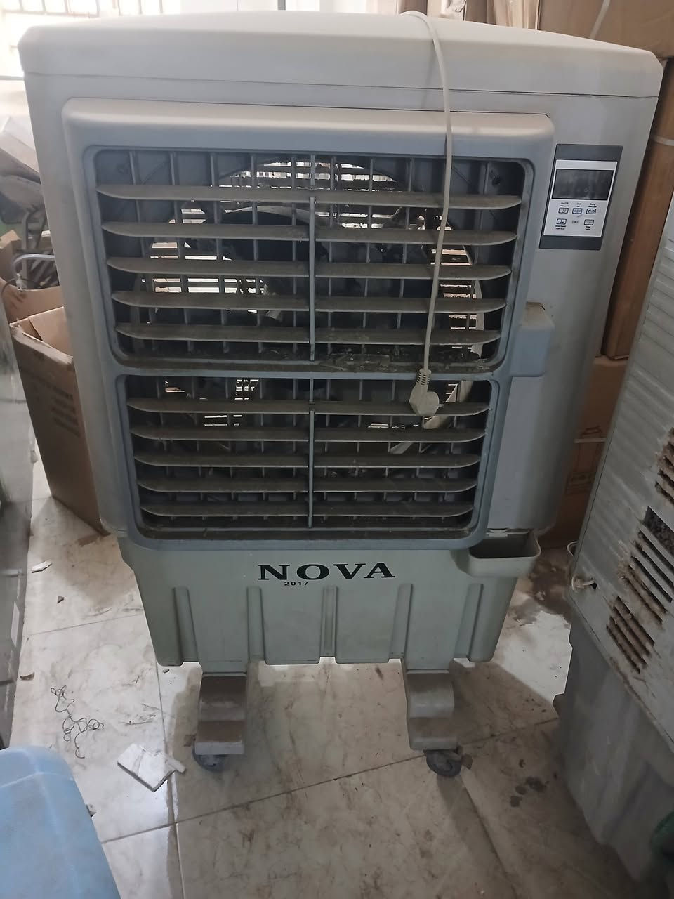 للبيع 
الغسالة شغالة بس بيه خياس 
المبردات وحدة شغاله بس عضايد الماطور مكسرة
الثانية ابيعه كشر
للتواصل ***********
او خاص
