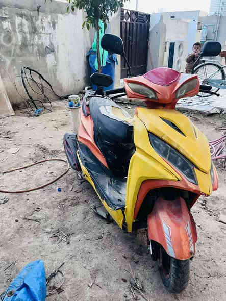 سلام عليكم خوان دراجة جامبوو موديل 23نضيفة كهربائيّة شغالة دراجة متروكة صلر 3شهر بيع كوم حديد 100الف ابمكان ديالى كنعان اتصل وبيك خير ودلل ***********
