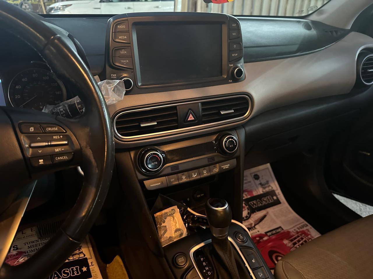 هيونداي كونا 2021 – فئة SEL Ultimate
🔹 موديل: 2021
🔹 المسافة المقطوعة: فقط 30 ألف ميل – استخدام قليل جدًا
🔹 الوقود: تفويل بنزين سوبر فقط
🔹 الحالة: بحالة ممتازة جدًا، بدون أي ايرباك مفتوح أو أضرار كبيرة (حادث بسيط نصف قبغ صندوق)
🔹 الموقع: بغداد – جاهزة للتحويل باسم المشتري

✨ أهم المواصفات والمميزات:
 • نظام رادار متطور
 • كاميرا 360 درجة
 • نظام معلومات وترفيه data Show
 • نظام صوت فاخر إنفينيتي مع 9 سماعات
 • مقاعد جلد كهربائية مع تدفئة
 • سقف بانوراما (سلايد روف)
 • كشافات أمامية وخلفية LED
 • محرك توربو 1.6 قوي وموفر للوقود
 • نظام دفع رباعي (AWD)
 • رقم إربيل الجديد وهزة جديدة
 • السيارة نظيفة جدًا وما بيها


**إذا كنت صاحب هذا الإعلان وتريد حذفه لأي سبب، رجاءا أرسل رسالة إلى الدعم الفني**