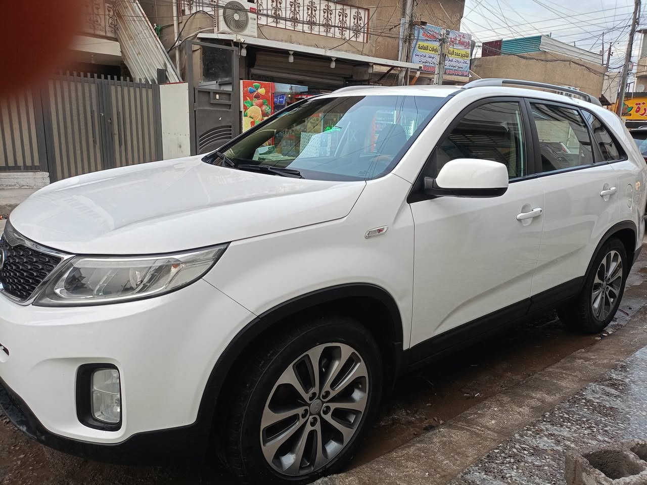 سورنتو 2015 خليجي السيارة مكفولة من الضربة والصبغ ماعدا بارد بسيط بطرف الباب محرك 6سلندر  السيارة جاهزة من محرك وكير وتبريد وصدر وتاير مابيها نقص السعر 173 وبيها مجال اي استفسار الاتصال *********** مكاني بغداد
