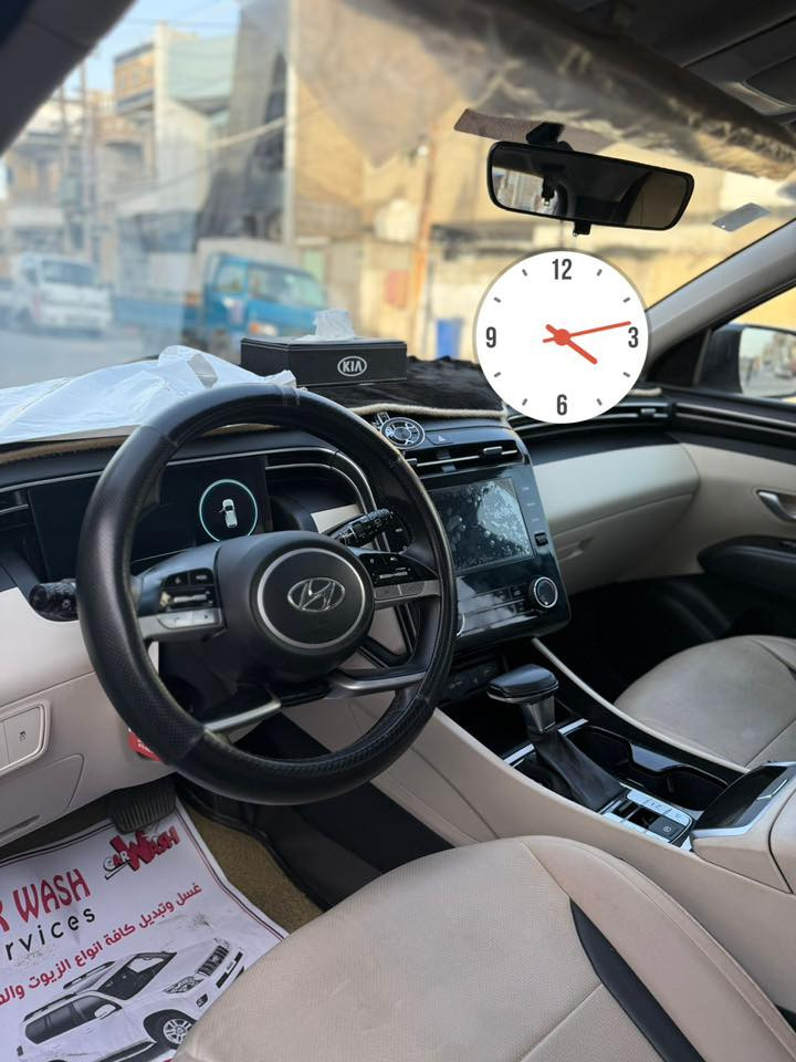 السلام عليكم 
توكسان 2024 
ماشيه 29 ألف
فول مواصفات ماعدا البانوراما 
كشن كهرباء 
ثلاث وضعيات قيادة 
*السيارة بيها فقط بارد بباب الجنطة 
السيارة نضيفة فيها ما تحتاج لأي ملاحظات.
رقم الهاتف : ***********
