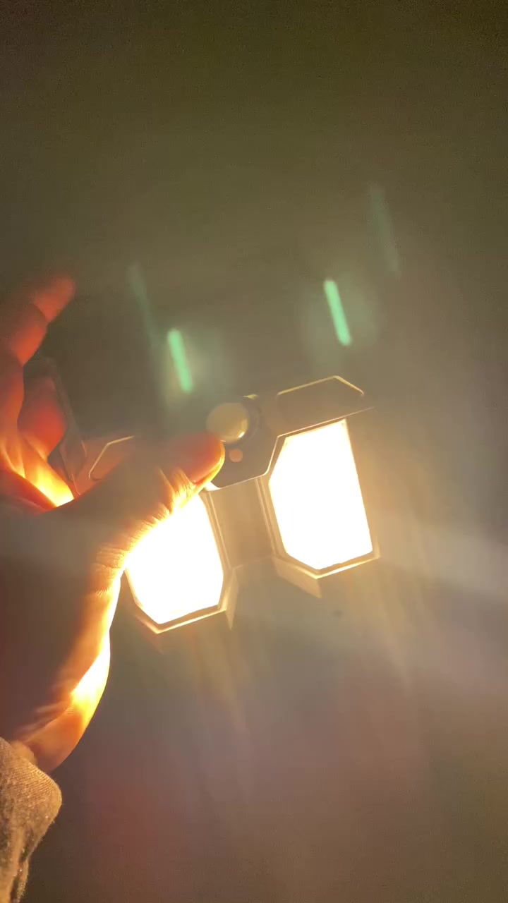 مصباح حائط شمسي ذكي بحساس حركة – موديل JL-T66

مصباح حائط يعمل بالطاقة الشمسية، مصمم للإضاءة الخارجية مع نظام استشعار حركة وثلاثة أوضاع إضاءة مختلفة لتلبية الاستخدام اليومي.

المميزات:
 • يعمل بالطاقة الشمسية: يشحن نهارًا ويضيء تلقائيًا ليلًا
 
• مزوّد بحساس حركة (Human Body Sensing)
 
• 3 أوضاع إضاءة قابلة للتبديل حسب الحاجة
 
• إضاءة تلقائية عند مرور الأشخاص مع إطفاء بعد 20 ثانية
 
• تصميم مخصص للتثبيت على الجدران الخارجية
 
• مناسب للمداخل، الأسوار، والواجهات المنزلية

المواصفات:
 • الطاقة: شمسية
 • قدرة الإضاءة: 5V / 2W
 • سعة البطارية: 800mAh
 • زاوية الاستشعار: 120°
 • مسافة الاستشعار: 3–5 متر
 • عدد مصابيح LED: 2 LED
 
• أوضاع الإضاءة:
 • الوضع 1: إضاءة عند الحركة وتنطفئ بعد 20 ثانية
 • الوضع 2: إضاءة عند الحركة + إضاءة خافتة بعد 20 ثانية
 • الوضع 3: إضاءة مستمرة بدون استشعار حركة
يوجد خدمة توصيل لجميع المحافظات العراق


**إذا كنت صاحب هذا الإعلان وتريد حذفه لأي سبب، رجاءا أرسل رسالة إلى الدعم الفني**