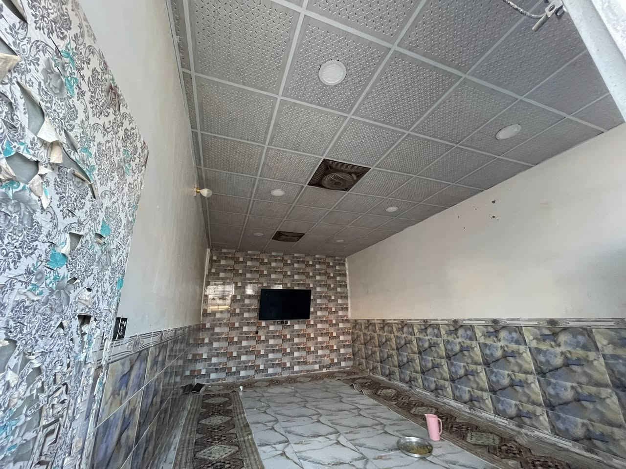 بسعر مناسب جداً  بلاش البلاش
🏠 بيت جاهز للبيع – الديوانية / على طريق السنية عمود 706
📐 المساحة: 160  متر
▪️ الواجهة 9 متر × النزال 17 متر
✅ التفاصيل:
▫️ سند 25 زراعي بعقد أصولي جاهز
▫️ البيت يتكون من غرفتين ومطبخ وصالة واستقبال
 ومجمع صحيات وطارمة 
▫️ مداور ثاني يوم 
▫️ خدمات كامله تبليط بالباب 
▫️ يبعد  100 متر فقط عن الشارع العام ديوانية حله مقابيل اسواق حياوي
💰 السعر 41  مليون وبي مجال 
📞 للاستفسار:
خاص أو الاتصال على الرقم ***********
