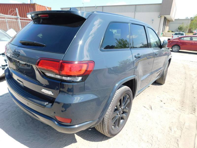 جيب لبيع موديل ء17 فول  بيها قطعتين بامريكا وقطعنين هنا بلعراق ماشيه 85 ميل بيها طابوگه مال 14 يعني انسه الادوانز رقم نكليزي السعر 185 مكاني بعداد ***********
