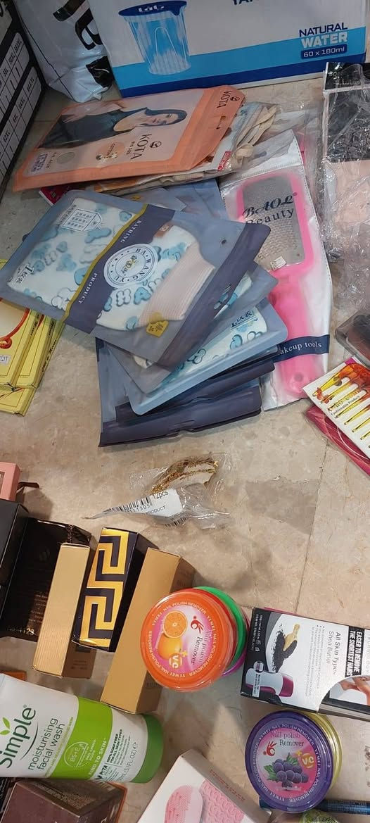 بضاعة  كوزمتك للبيع سعر مناسب
بضاعة محل  كوزمتك للبيع سعر مناسب  بغداد 
للتواصل واتساب أو اتصال 
***********
***********
