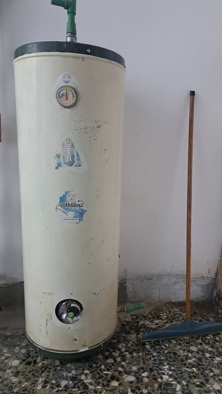 الماطور سعره ٥٥ الف
صناعه كوري يصعد ٨ طوابق ٢٦ متر 

السخان اصلي مو سوكي كامل هيتر جديد 
٥٥ الف 
اسعار نهائيه 
غراض بلاديه نضيفه جدا 

مكاني شارع ٢٠ رئاسه 
***********
