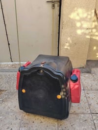 السلام وعليكم صندوك دلفري حجم كبير ويه دبات ثنين واريل 40 الف قفل وبدو...