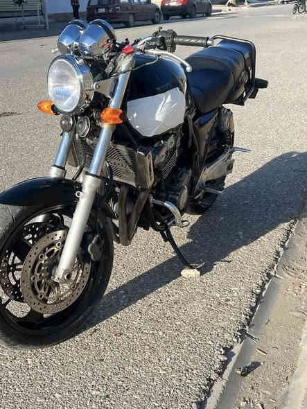 سلام عليكم سي بي فور جيل اول موديل 99
دارجة كفاله عامه كير محرك كهربيات 
اورقها كامله 
ادمه كامله عليها من كلشي 
برغي نقص مابيها محرك برغي ممفتوح بيها 
العنوان كركوك السعر 17بيها مجال للا شراي 
*********** فقط بيع
