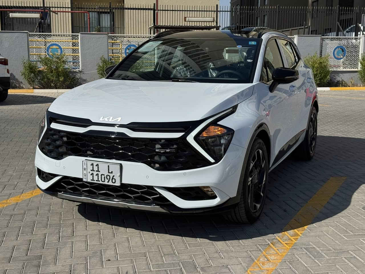 السلام عليكم
كيا سبورتج جي تي لاين 
ضمان الدوليه 
ماشيه 300 كيلو يعني زيرووو
مكفوله كفاله عامه 
مواصفات 
يضمه 
بانوراما 
محرك 2000 دوش 
كراسي كهراباء 
معروفه مواصفات الجي تي 
مكانها بغداد حي الجهاد 
السعر 275$
رقمي ***********
