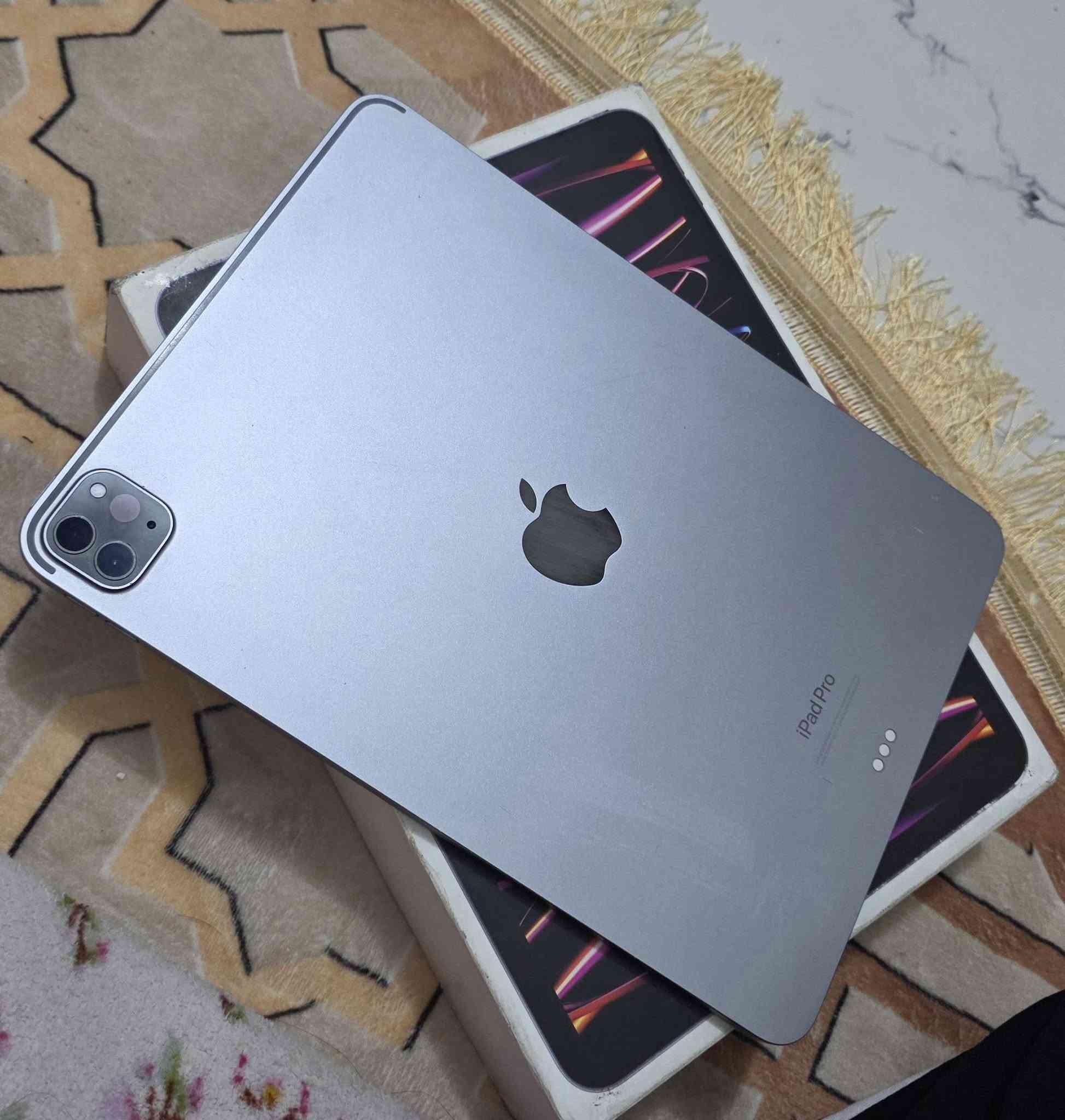 ايباد ١١ برو الجيل رابع ذ١٢٨ بطاريه ٩٢ جهاز مامفتوح ولا داخل تصليح وكلشي شغال ملحقاته كارتون سعر 735  
 عنوان بصرة ***********
