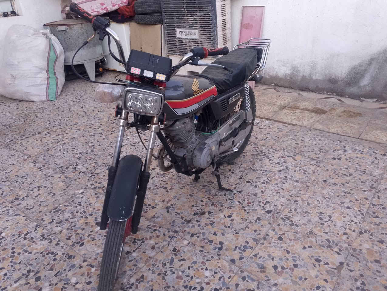 سلام عليكم دراجه لبيع شاصي26سكنر المكان المجر الكبير السعر: 550وبيه مجال***********
