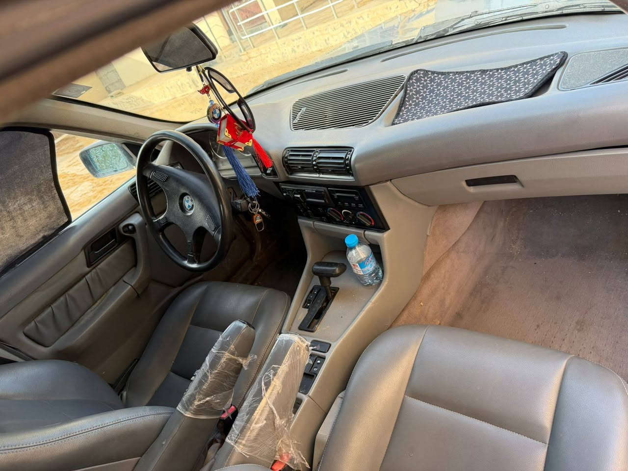 السلام عليكم
سيارة للبيع بي ام دبليو 525 موديل 1991 محرك لا صرف ولا بخار تدفئة تبريد شغال گير اوتماتيك رقم كركوك سنوية جديدة ل 2030 صبغ عام جمالية
بيها دفتر بانزين
 السعر المطلوب 67 وبيها مجال بسيط 
المكان كركوك
ملاحظة مكلف بالنشر اي استفسار اتصل على صاحبها
***********
