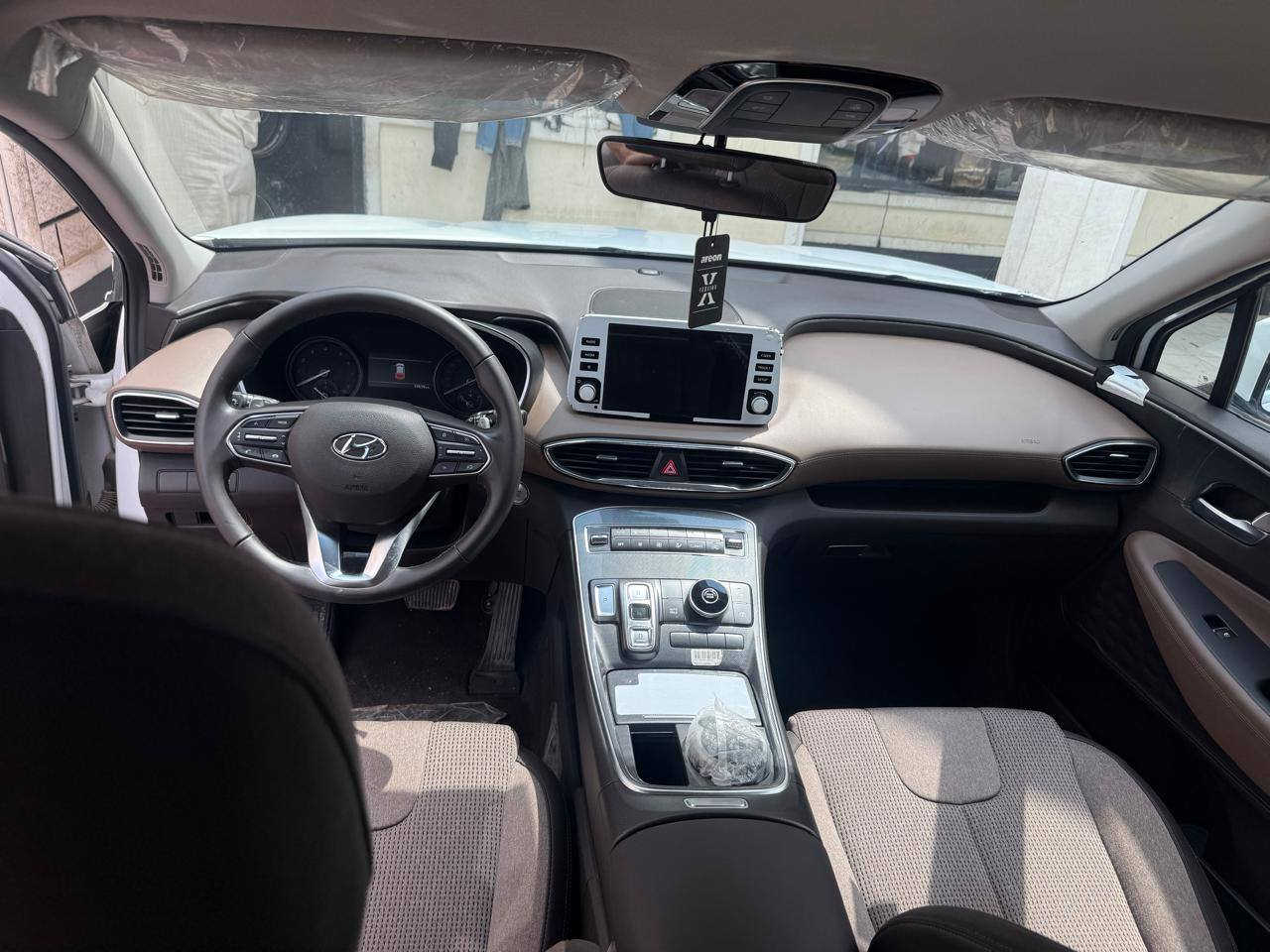 السلام عليكم ورحمة اللّٰه وبركاته

((وكاله الت ساك))

سنتافي 2024 خليجي لون أبيض مكفوله كفاله عامه  كلشي بيه على وضع الشركة رقم بغداد الجديد بأسمي ماشيه

((ماشيه 19الاف  بحاله لوكاله يضمان بعدهة)

مواصفات / كراسي كهرباء /تبريد٣ قطع/حساسات اماميه وخلفية/صندوق كهرباء/ وبقية المواصفات المعروفة

محرك 6 سلندر 3500cc 
مكان سياره بغداد 
سعر 280 وبيهة مجال بسيط

للاستفسار. ***********
