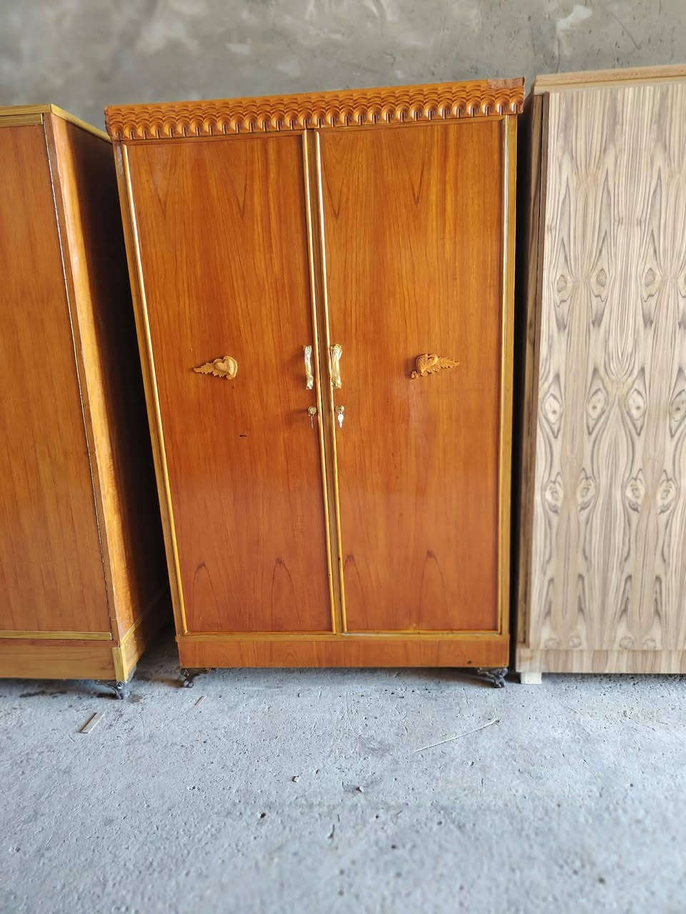 كراتير جديد ومستخدم كلمن وسعره الاتصال ع،رقم تلفون ‏‪***********‬‏ يوجد توصيل داخل تكريت والعلم وبيجي
