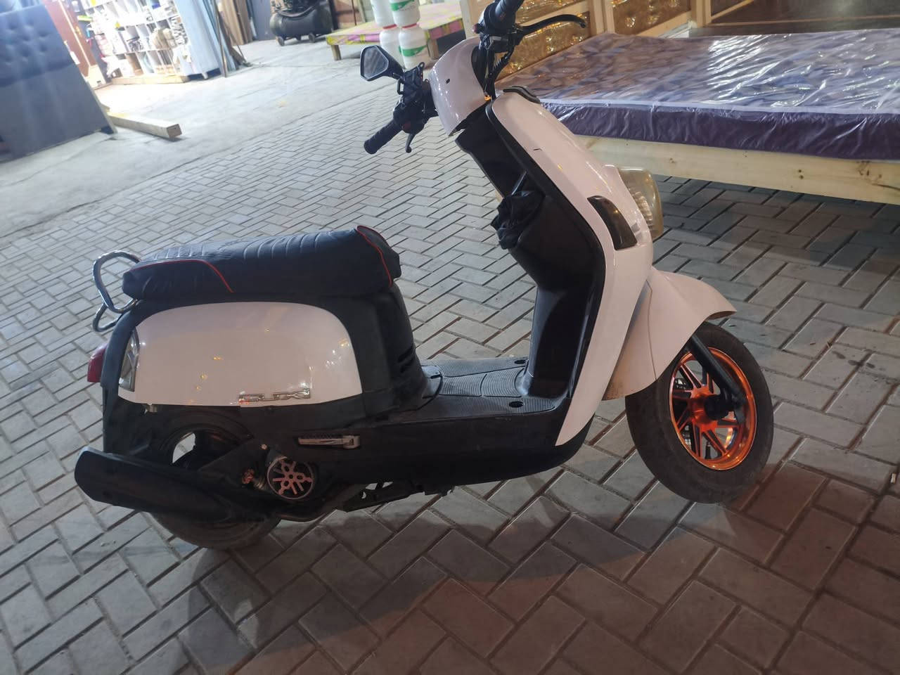 سلام عليكم 
بوليس للبيع دراجه شغاله حلوه مرتبه تحتاج فقط كهربائيات ترتيب
 مكان بغداد تقاطع درويش 
للاستفسار الرقم ***********
