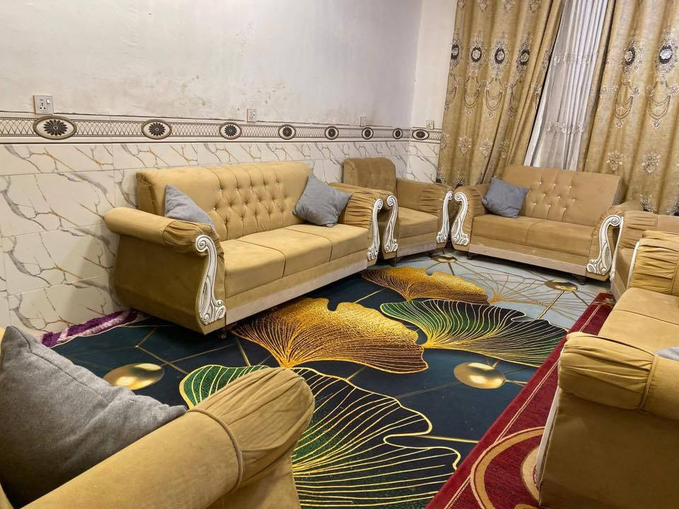 ١٦ مقعد ب٣٢٥ 
كربلاء بحي الأماميين 
***********
