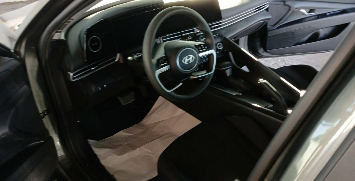 النترا 2024 دخول جديد بااسمي بدون رقم 
ماشيه 8000
مواصفات بصمه لد متغير الوان داخلي شاشه جبيرة كامرة دوارة شاشه ديجتال تحكم ستيرن جهتين رادار امامي رادارات خلفيه وجانبيه صندق ذكي ويل كب  
السيارة بدون ايرباك كلهن سليمه حادثها فقط كسر بالدعاميه الاماميه صبغ بالدعاميه جوة الاللحيه شبرين شرط الفحص 
السعر 162 بيها مجال بسيط
مكاني بغداد المنصور 
للاتصال *********** بغداد, العراق
