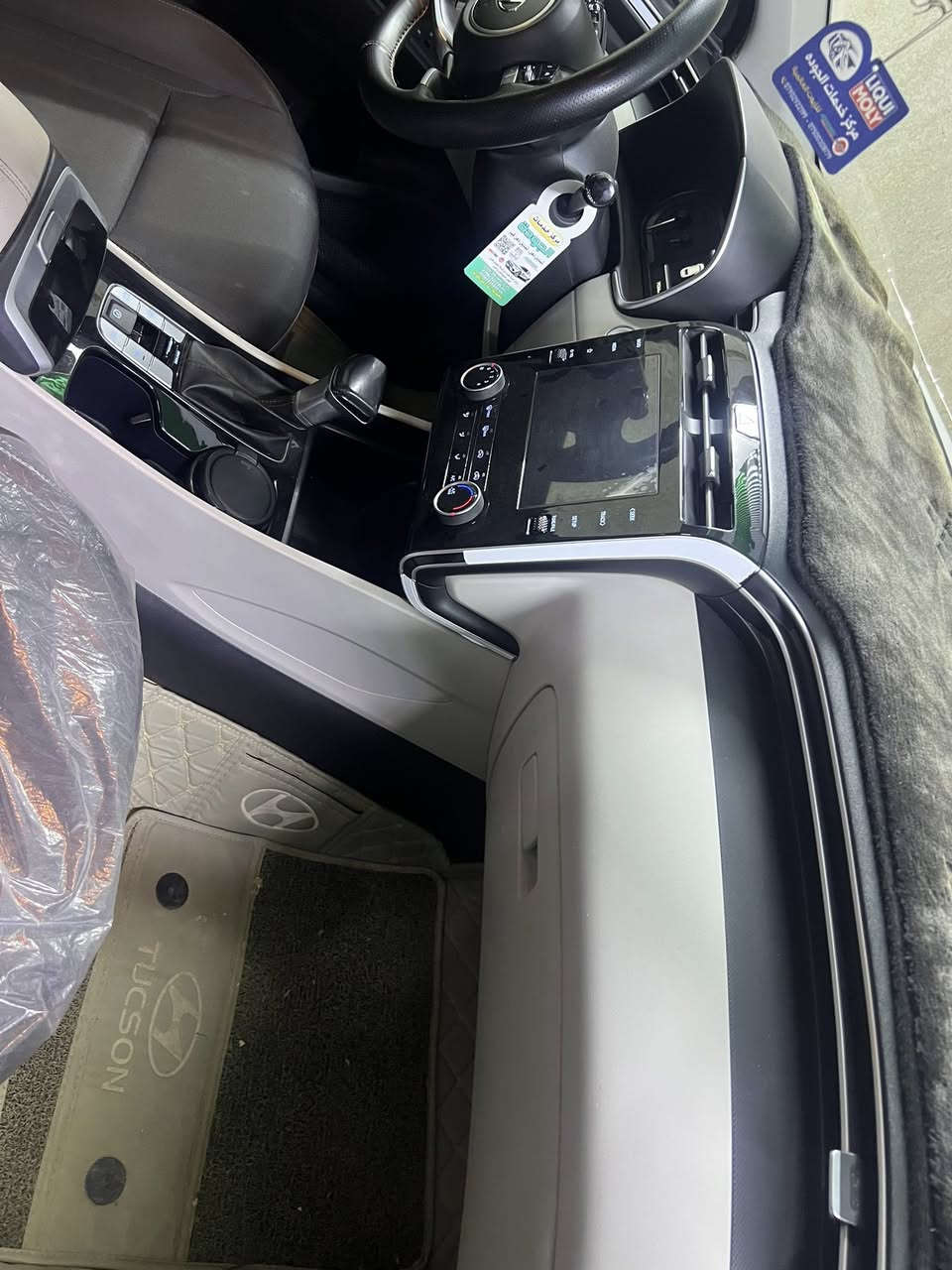 توسان خليجي للبيع او المرواس
ماشيه ٨١ 
بدون صبغ بارد فقط بخشم البنيد 
مكينه ٢٠٠٠
كشنات كهرباء 
داخل اسود 
تحويل مباشر 
مكاني المحمودية 
سعر ٢١٢وبيها مجال
***********
