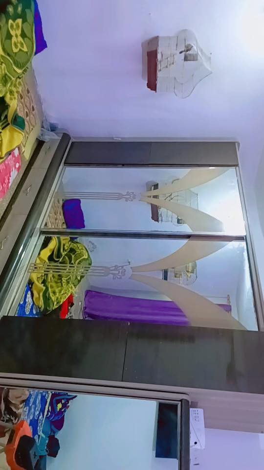 السلام عليكم اخوان كنتور طول ٤ امتار عرض ٨٠ سم وزوايه وميز مرايه للبيع خشب درجه اولى نوع ثقيل لايوجد جربايه والكومديات 
المكان بغداد 
الاستفسار ***********
