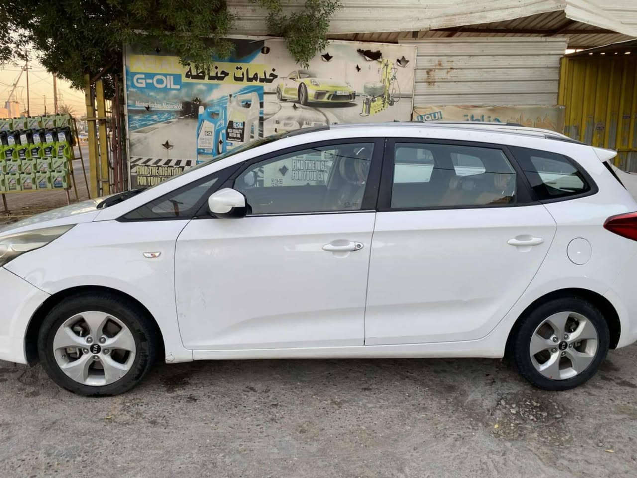 كيا كارنز موديل 2014 بغداد دولي باسمي هزه فحص جديد ابيض اللون  7 راكب محرك 2000 دوش خليجيه مكفوله من الصبغ والتبديل بيه بارد بسيط تدفئه تبريد حساسات ستيرن شاشه وكامره وحساس خلفي طخم تاير قماره بونرامه ..لايت كشاف ماشيه 180 السياره جاهزه من كل نقص العنوان بغداد الشعله السعر 142 وبيه مجال حك العمله الاتصال ***********
