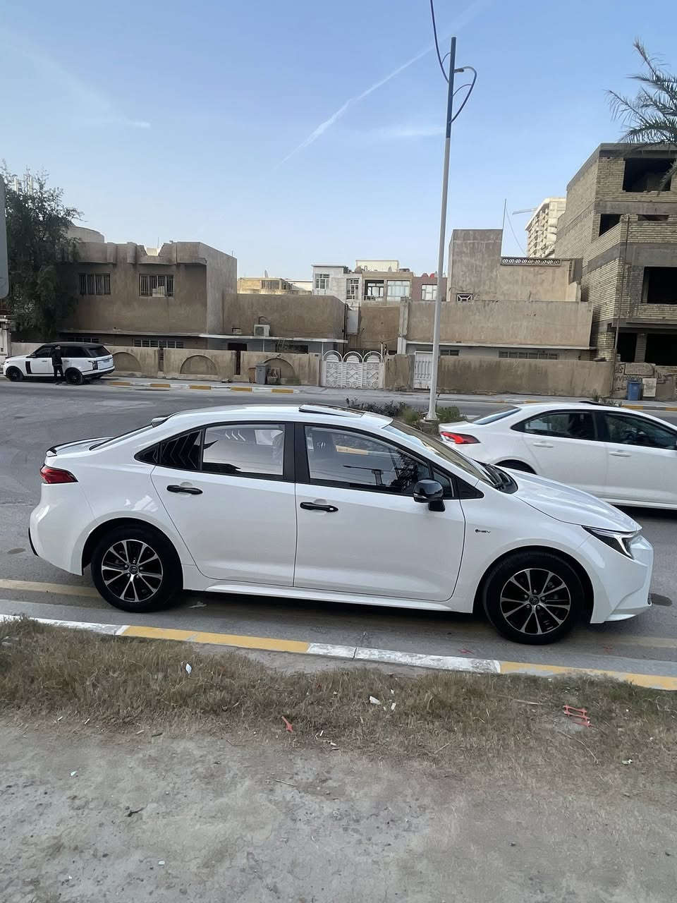 سلام عليكم شباب
كورلا شكل الامريكي ٢٠٢٥ 
ماشية ٩٩٠٠ 
مكفولة كفالة عامة من كلشي 
سيارة علا وضع شركة 
مواصفاتها فول داخل مخمل 
شاشة كار بلي وكامرة  
سلايد 
ويل كروم
رادار امامي 
مانع تصادم تحديد مسار 
سايد بريك بصمة اوتو هولد
درايف مود  و اي في مود 
سعر ٢٢،٨٠٠،٠٠٠
او ١٥٢ ورقة 
***********
مكان سيارة بغداد المنصور
