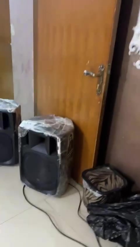 السلام عليكم جهاز ايكو جنك 9090 اصلي الباب الأول ٣ خطوط شغالة للبيع او مراوس اب جهاز تندر للاستفسار مراسلة الصفحة او الاتصال على الرقم ***********
