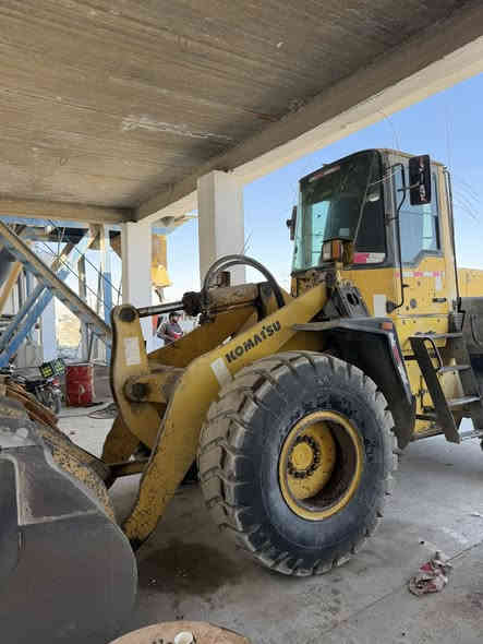 السلام عليكم  
كوماتسو 2001 حجم 320 
شفل جاهز للعمل مابي اي نقص 
بدون ارقام 
العنوان صلاح الدين بيجي 
السعر 180$
***********
***********
