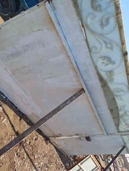 #للبيع  باب اسلايت 3مترات و60 الارتفاع مترين و10 الظهر  بليت مع الجراجيب والعكرب  حديد ثقيل جدا ونظيف جدا   @ مكاني  بغداد الغزاليه  ويوجد توصيل    ***********
***********
