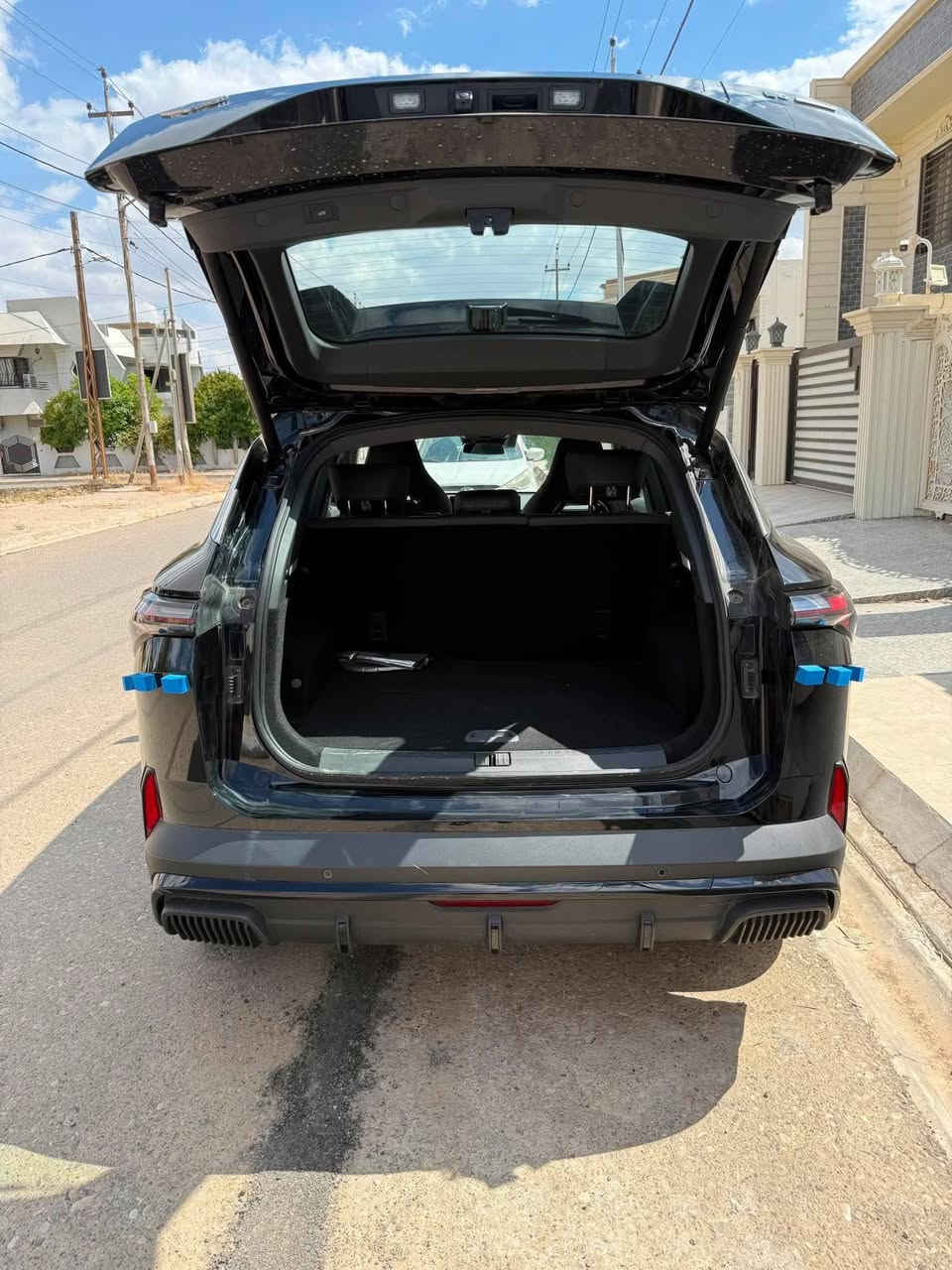 جيتور L6 Plug-in Hybrid 2025
🔺 معلومات السيارة والمواصفات
▪️ مرقم رقم أربيل وبعده بإسم الشركة
▪️ لا حادث ولا صبغ
▪️ ضمان شركة هارلم الوكيل الحصري جيتور في العراق
▪️ ماشية 700 كم
▪️ محرك 1.5 تيربو حقن مباشر + محرك كهربائي
▪️ القوة الإجمالية 358 حصان
▪️ عزم دوران 530 نيوتن
▪️ كير أوتوماتيك DHT
▪️ دفع أمامي
▪️ مدى كهربائي 114 كم
▪️ مدى كامل أكثر من 1200 كم
▪️ استهلاك الوقود 5.2 لتر لكل 100 كم
▪️ فتحة سقف بانوراما 1.1 متر
▪️ جنطة كهرباء
▪️ مثبت سرعة مع رادار تفاعلي
▪️ قيادة شبه ذاتية
▪️ كبح تلقائي للطوارئ
▪️ تحذير اصطدام أمامي
▪️ كاميرات 540 درجة
▪️ حساسات خلفية
▪️ تحذير مغادرة المسار
▪️ نظام البقاء داخل المسار
▪️ شاشة 15.6 إنچ
▪️ شاشة قيادة 9.2 إنچ
▪️ نظام صوتي 8 سماعات
▪️ Apple CarPlay + Android Auto
▪️ تشغيل عن بعد
▪️ أوامر صوتية
▪️ مقصورة جلد فاخرة
▪️ مقعد السائق كهربائي
▪️ إنارة محيطية
▪️ مصابيح LED أوتوماتيك
▪️ مرايا جانبية كهرباء ومدفأة
▪️ شاحن لاسلكي سريع
▪️ منفذ Type-C
▪️ فلتر هواء N95
▪️ ثلاجة بالمسند الوسطي
▪️ أنماط قيادة متعددة
▪️ 4 وسائد هوائية
▪️ حساس مطر
▪️ نظام Auto Hold
▪️ نظام نزول المنحدرات
▪️ نظام صعود المرتفعات
▪️ مراقبة ضغط الإطارات
▪️ ABS + نظام ثبات
⚙️ حجم المحرك
▪️ 1.5 تيربو هايبرد
📍 مكان السيارة
▪️ كركوك
📲 رقم صاحب السيارة
▪️ ***********

💥 لمعرفة السعر اترك أي تعليق داخل المنشور، سيصلك رد فوري بالسعر على الخاص

ـــــــــــــــــــــــــــــــــــــــــــــــــــــــــــــ

💥 اعلان هذه السيارة ممول والسيارة غير تابعة للصفحة، نحن مجرد صفحة إعلانات والتفاوض يكون بين البائع والمشتري وليس لدينا علاقة في تحديد السعر مع تمنياتنا بالتوفيق للطرفين🤝

#سيارتك_يمنه_تنباع
