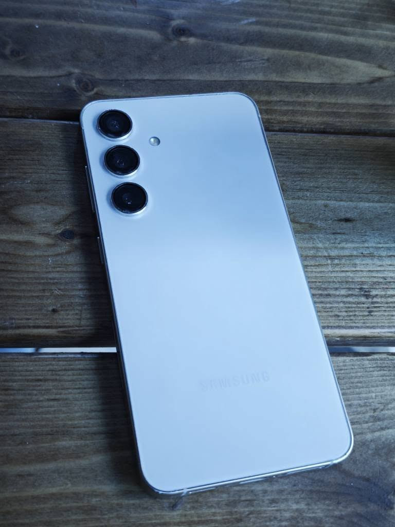 galaxy s24
ئێس ٢٤ بچوک 
کراوەتەوە
خەریتەی گۆراوە
یەک سیم بوە 
کراوە بە دوە سیم
باقی زەمان 
تەنها ٤١٠ هەزار 
١٢٨ رام ٨
دوو سیم
وردە شوختی هەیە
زەمانی دارو درەخت 
ناونیشان هەولێر 
گەیاندن هەیە 
*********** أربيل, العراق
