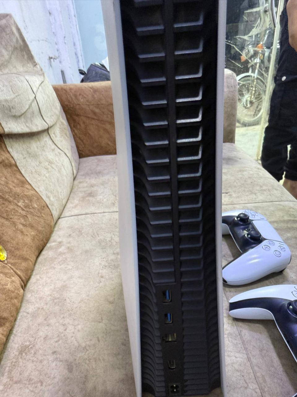 سلام عليكم شباب بلي ٥ فات للبيع ويا يدات ٢ بلي نضيف كلش مكاني ديالى اني مكلف بنشر هذا رقم صاحب بلي موجود وتساب 
***********
السعر ٦٥٠ الف
