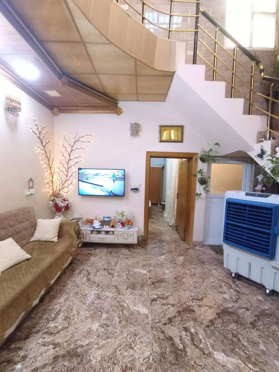 دار للبيع  ١٠٠ م  طول  👍🏻طابقين📍 طابو ملك صرف
بأسم  شخص واحد📌
الكاونتر و٣ سبالت  هدية مع  البيت 🏡 

الطابق الاول ✒️

غرفة نوم  📍 هول 📍 مطبخ حار وبارد 📍 صحيات داخليه وخارجيه 📍وكراج 📌ودرج داخلي وخارجي  

الطابق الثاني 🖊️
غرفتين  نوع 📍وحمام 

   كركوك 📌 منطقة  ٤٩ قريب من جسر الحصو والرمل

   السعر 🔎  ١٢٥ مليون 

للاستفسار  ***********
