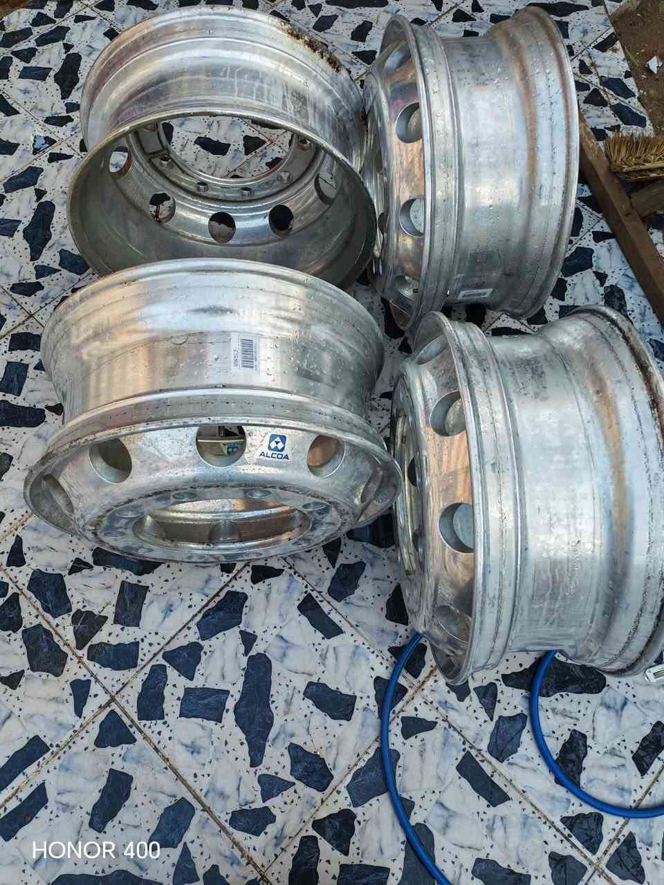 وياله فافون للبيع ٤اوياله أللماني كروم  استدات بوشه السعر ٦ورقات عنواني البصرة ***********
