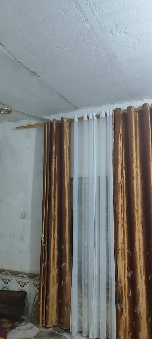 سلام عليكم بيت لبيع المنطقه حي احرار لمساحه 200 قرف 2 ستقبال مطبخ حمام ديوان عكاده تبليط مجاري كهربا جيه عله ملك ***********
