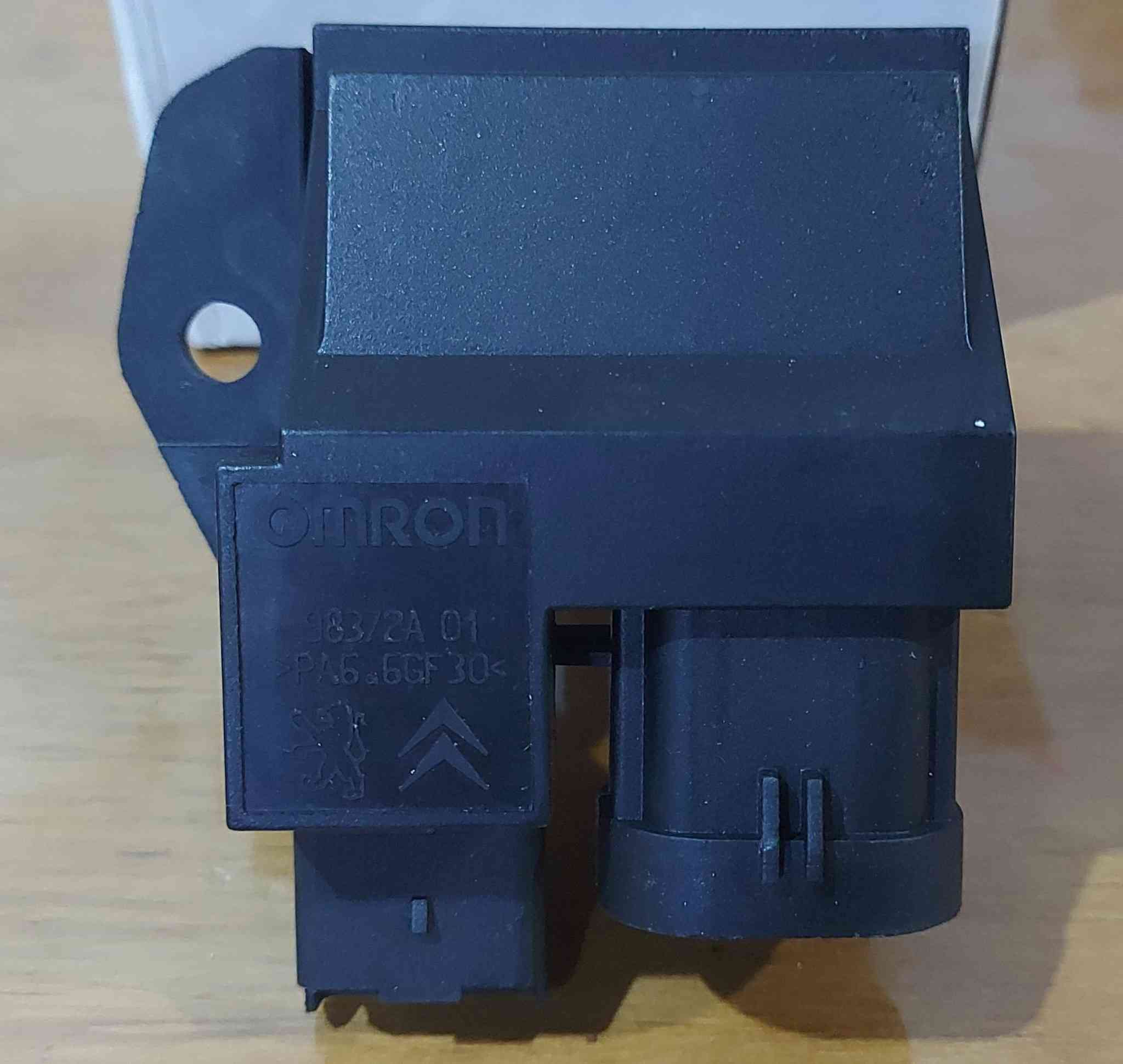 ريلي وهيتر  راديتر بيجو وستروين السعر ١٠ الالاف
ريلي وهيتر  راديتر بيجو وستروين السعر ١٠ الالاف 
Radiator Heater Motor Relay Blower Resistor For Peugeot 301 207 208 2008 301
