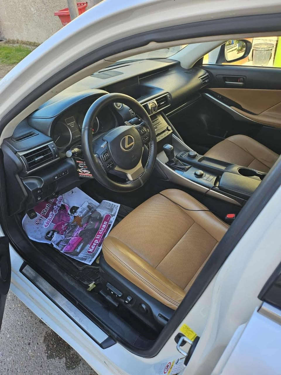 السلام عليكم 
لكزس is موديل 18 محرك 2.0 توربو
فول مواصفات داخل مشمشي كت F سبورت
ماشية 90 
مراوس ويا اكسبلور 2022 و فوك 
السيارة بيهة صبغ بنيد مال الحادث 
و باب السايق اثر شخوط 
و بيهة تعديل PDR بالهلال الخلفي 

سعرهة 160 و بي مجال 
مكانهة بغداد حي الجامعة
***********
