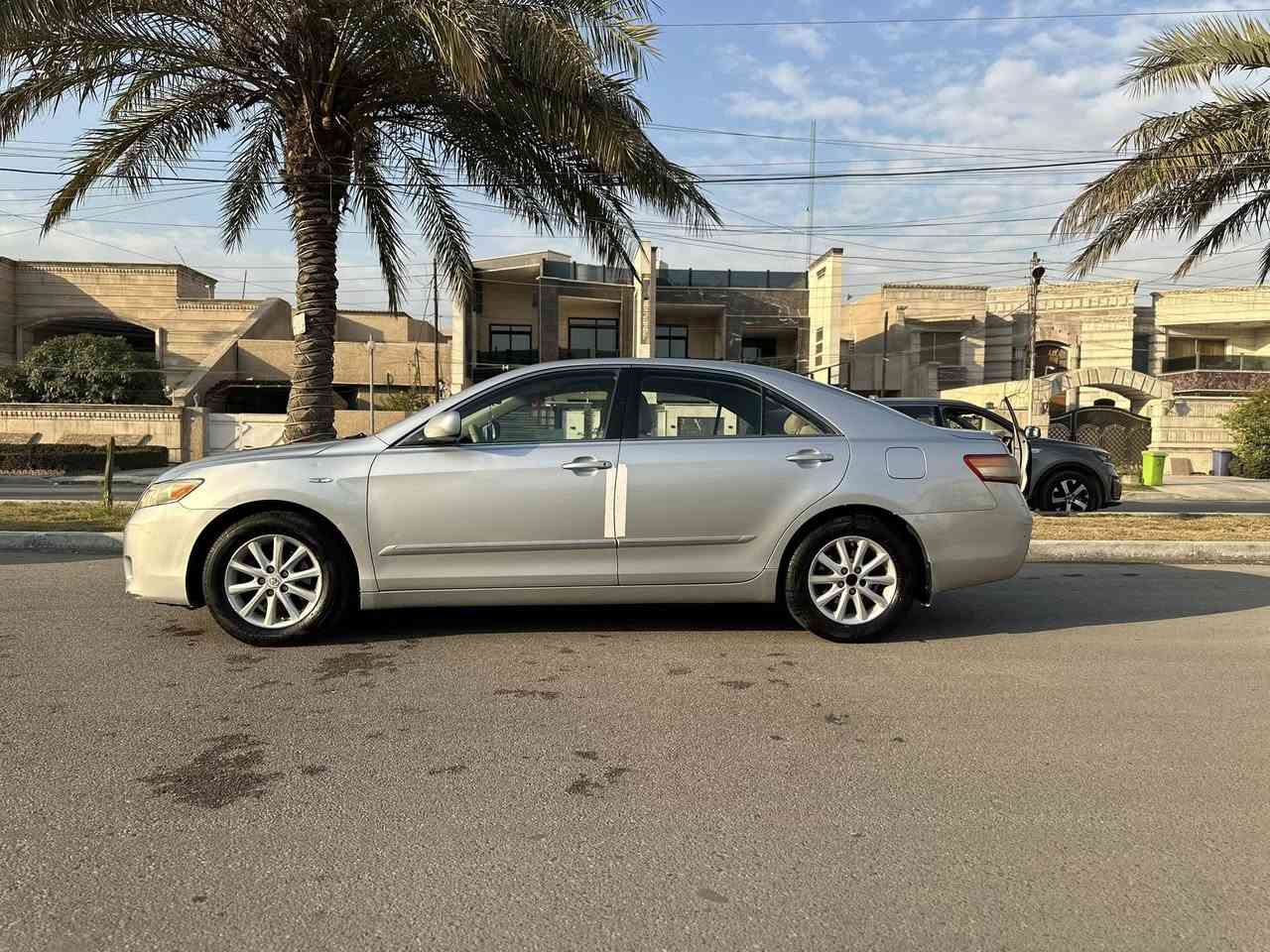 كامري 2010 خليجي بدون حادث بدون صبغ بدون جراد بيه بارد بل باب خلفي صغير فقط فقط وباقي كفاله عامه تبريد حداديه تدفه كله شغاله 100بل 100 ًًً.    السعر 127 ورقه وقابل للتفاوض استفسار اكثر *********** 
عنوان بغداد السيديه
