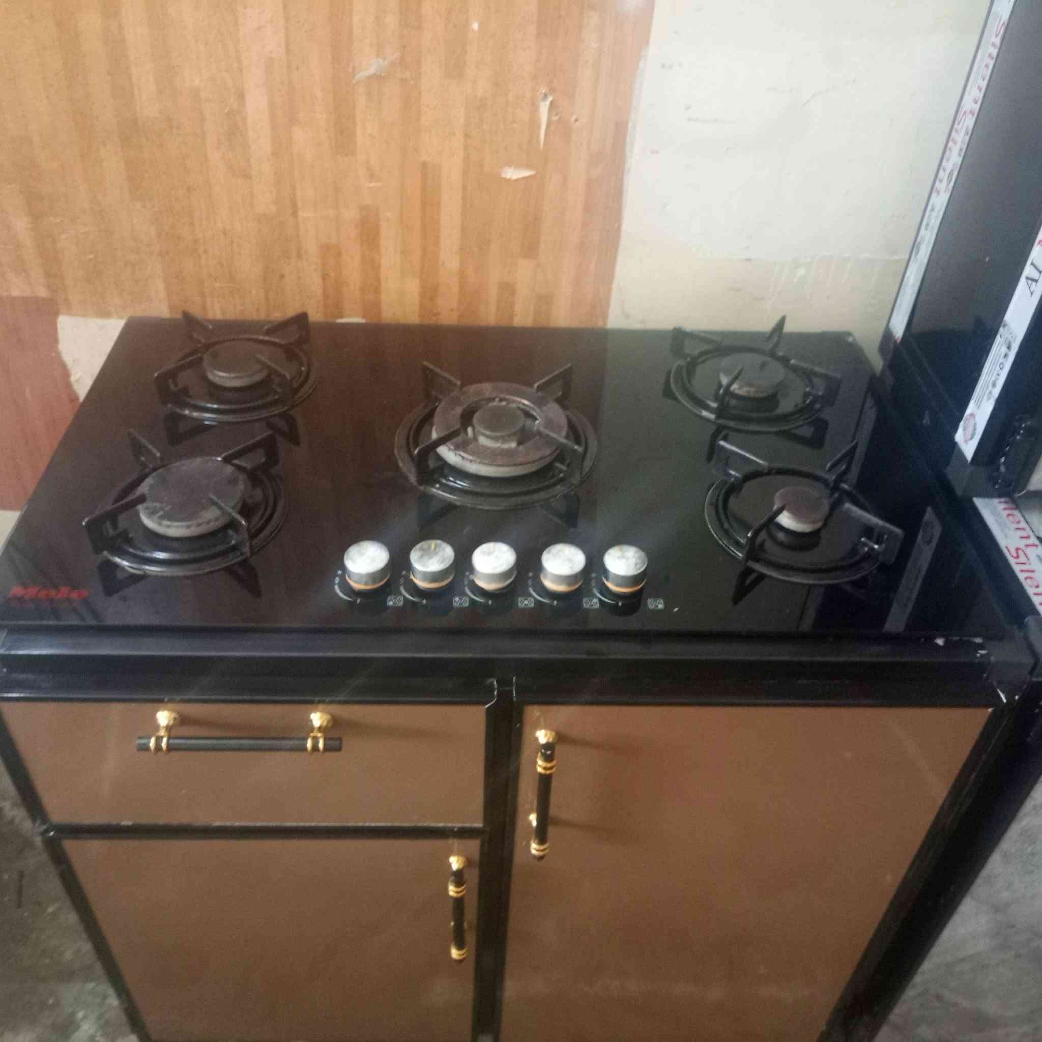 السلام عليكم غراض بيت للبيع العنوان شهيدان زركته قرب مزكوتي مفتي رقم الهاتف ***********

