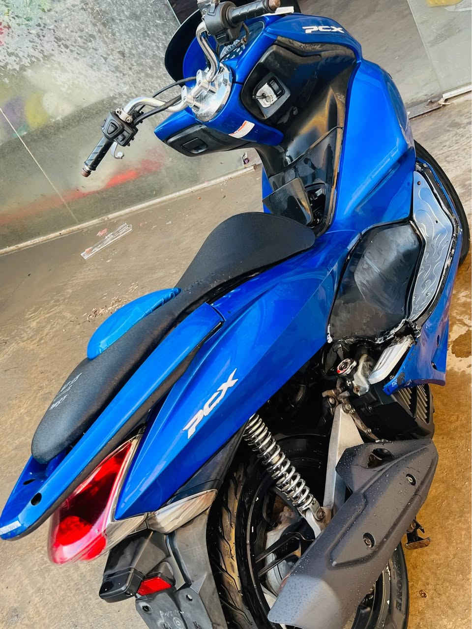 السلام عليكم للبيع دراجه pcxجيل الاول  دراجة  ماخذها رمبه الدراجه وأعلى ايدي حجم مكينه125 ياباني الاصلي دراجه جديده مال جناي وعلئ ايدي لون ازرك  
ياباني الاصلي دراجه كامله أستان كهربائي حساس ازدحام سويجات دراجه جديده الدراجه  احلا من الصور مال جناي المكان بغداد  العبيدي دراجة مكفوله اي نقص مابيه السعر 1250
وبيها مجال بسيط  
اي استفسار ‭0788 292 9623‬ Colombo, Sri Lanka
