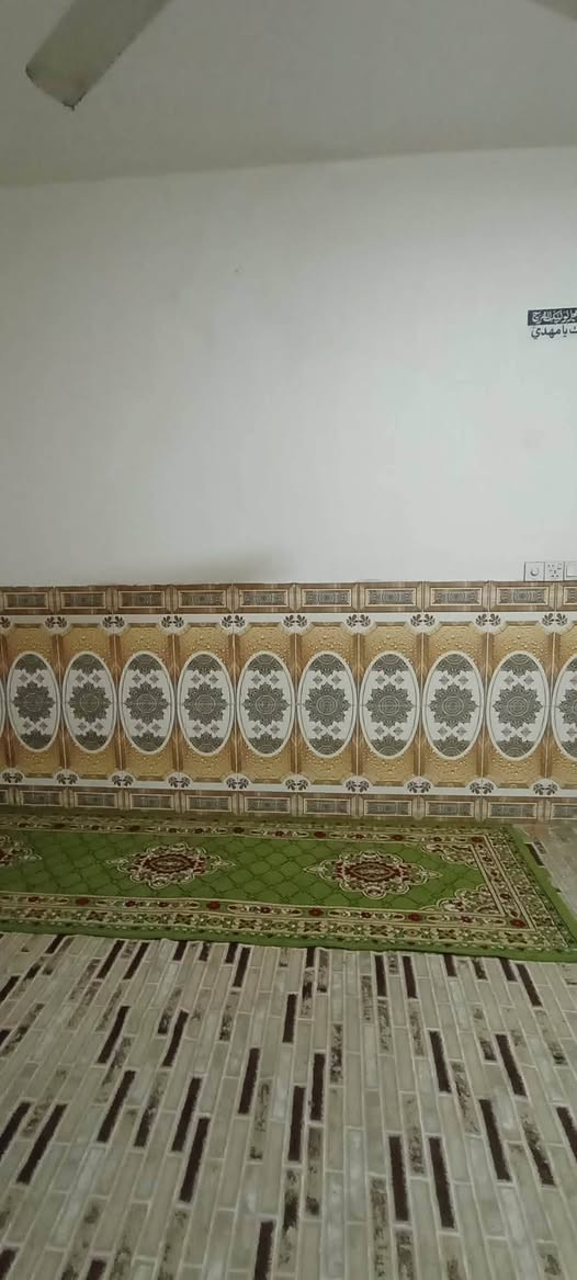 بيت للبيع مساحه 120م بيت جاهز ونضيف جدآ مكانه النجف حي الرحمة شارع الامام السجاد سعر 45 وبي مجال الاستفسار الاتصال على رقم ***********
