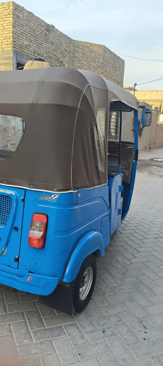 تــكــتــك 21  // محرك خير من الله
تــكــتــك نضيفه كبل للشارع متصرف عليها 
تــخــم تــاير جديد 
كــهربــائــيات كــلهــا شغاله 
الــسعــر / 8  وبيها مجال
 رقم بغداد تحويل مباشر ثاني يوم ‏‪ 0778 110 1659‬‏
