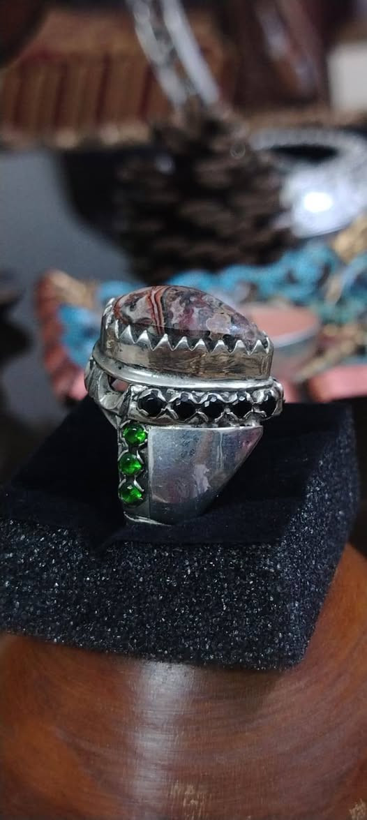 السلام عليكم خاتم مريمان للبيع
صياغه يدويه ثكيله
قياسه ٢٢
يوجد توصيل لجميعً المحافضات
***********
