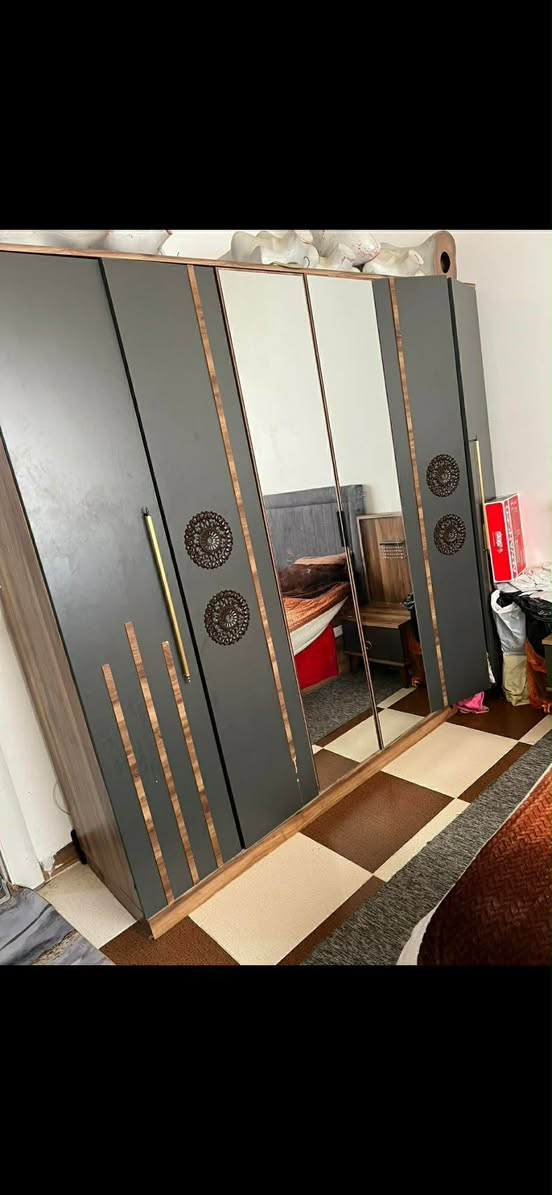 تاقمی نوستنی ٥ پارجە شتیکی زۆر جوانە پاکو خاوین بەدۆشەکەوە  بۆفرۆشتن لەسلیمانیە  viber wats app 
*********** ئەشیای دەسی دوو ئەکرینەوە
