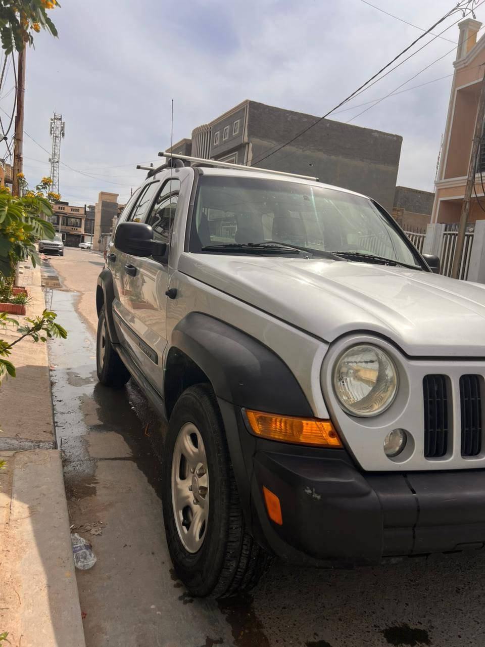 جيب لبرتي ٢٠٠٧ كلين بدون حادث صدر جديد تخم تاير جديد تبريد دوشمة جلد اصلي كير محرك كفالة ماشية ١٤٠
السعر ٧٥ ورقة رقم بغداد ألماني بأسمي 
***********
