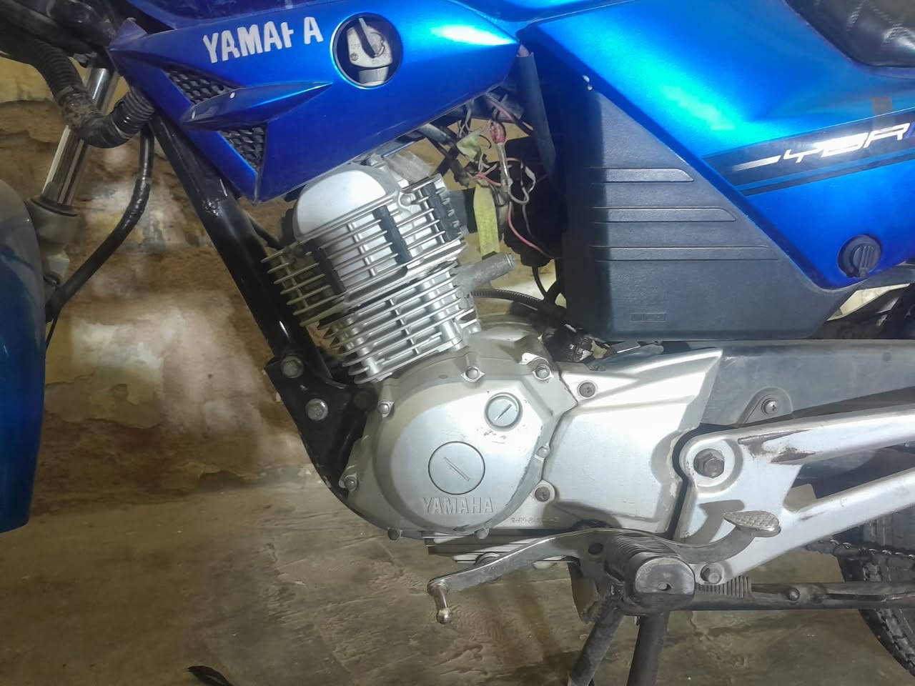 للبـــــــــــــــــــــــــــــــــيع
دراجة نارية من طراز ياماها YBR125.
محرك أحادي الأسطوانة، مبرد بالهواء، رباعي الأشواط، سعة 124 سم مكعب (7.6 بوصة مكعبة).
ناقل حركة بـ 5 سرعات.
نظام تعليق أمامي شوكة تلسكوبية.
فرامل قرصية أمامية وطبلية خلفية.
سعة خزان الوقود 13 لترًا..
للمعلومات وتفاصيل اكثر اتصل على
الهاتف ***********
