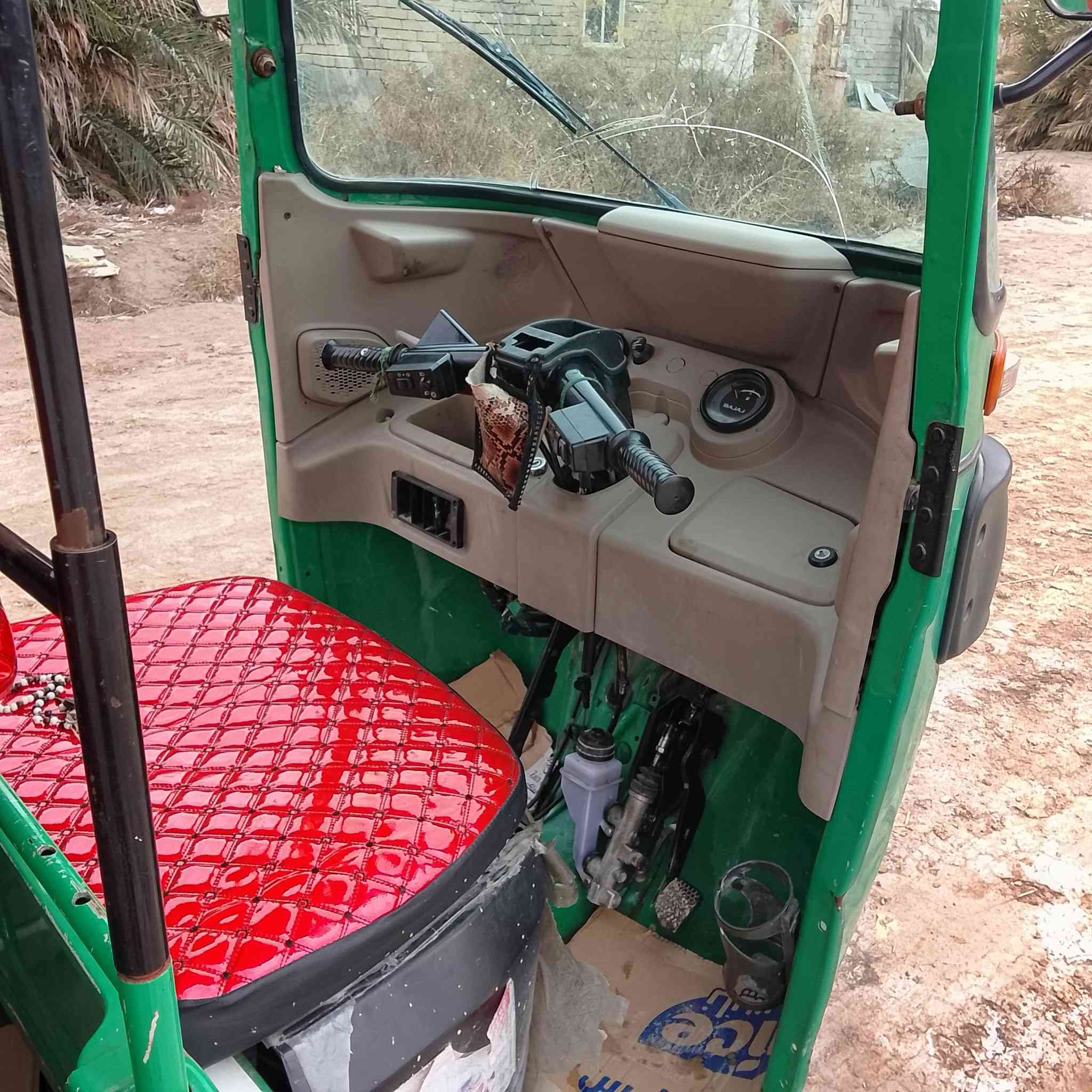 سلام عليكم تكتك للبيع موديل 2022 بكان البصره القرنه بني منصور ضربه بيها بلغد ومكينتها مفتوحه سعر 6700 شراي يتصل ***********
