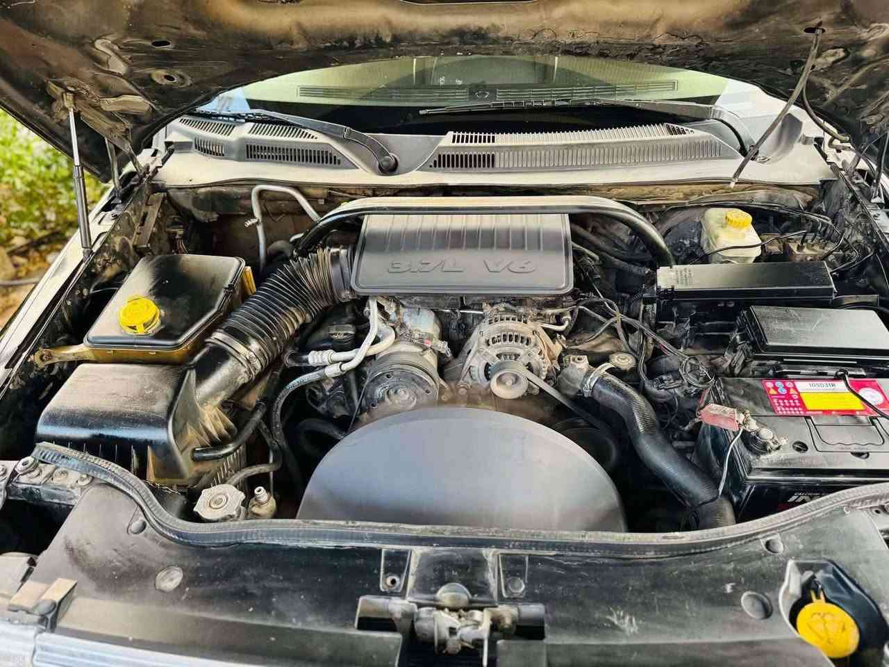 السلام عليكم جيب كوماندر ٢٠٠٧ داخله فرن معمره بالكامل فقط ملاحظات بصدر السيارة؜ رقمها بغداد بأسمي دولي جديد وهزه ميحتاج تسويها لان بعدها منافذة السعر ٨٣ ورقة وبيها مجال قليل
المواصفات : 
١. محرك ٣٧٠٠ المرغوب 
٢. ⁠كشن السائق كهرباء 
٣. ⁠شاشه 
٤. ⁠كاميرا خلفية
٥. خمسة ويل كب وياها تخم تاير جديد
٦. ⁠منظومة زنون جديدة 
٧. ⁠محرك مصار شهرين من خلينه مع تفرعات جديدة 
مكان السيارة بغداد الطالبية - حي البيضاء - شارع مستشفى مارينا الاهلي للاستفسار *********** ——***********
